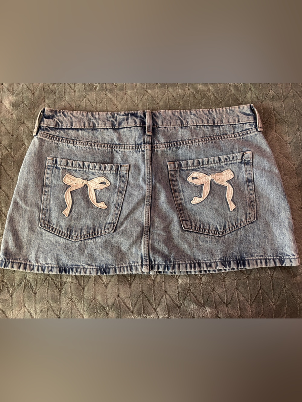 Hollister bow skirt - Picture 2 of 3
